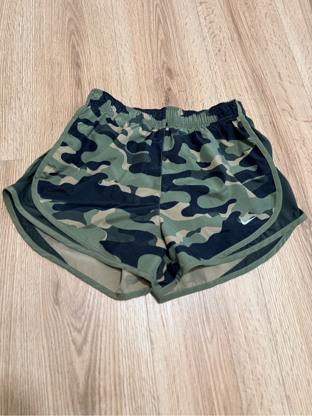 Nike Dri-FIT Tempo Camo Running Shorts Women's S Green Lined Athletic